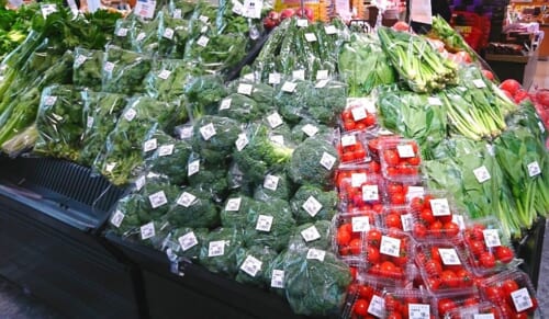 店頭に並ぶ野菜